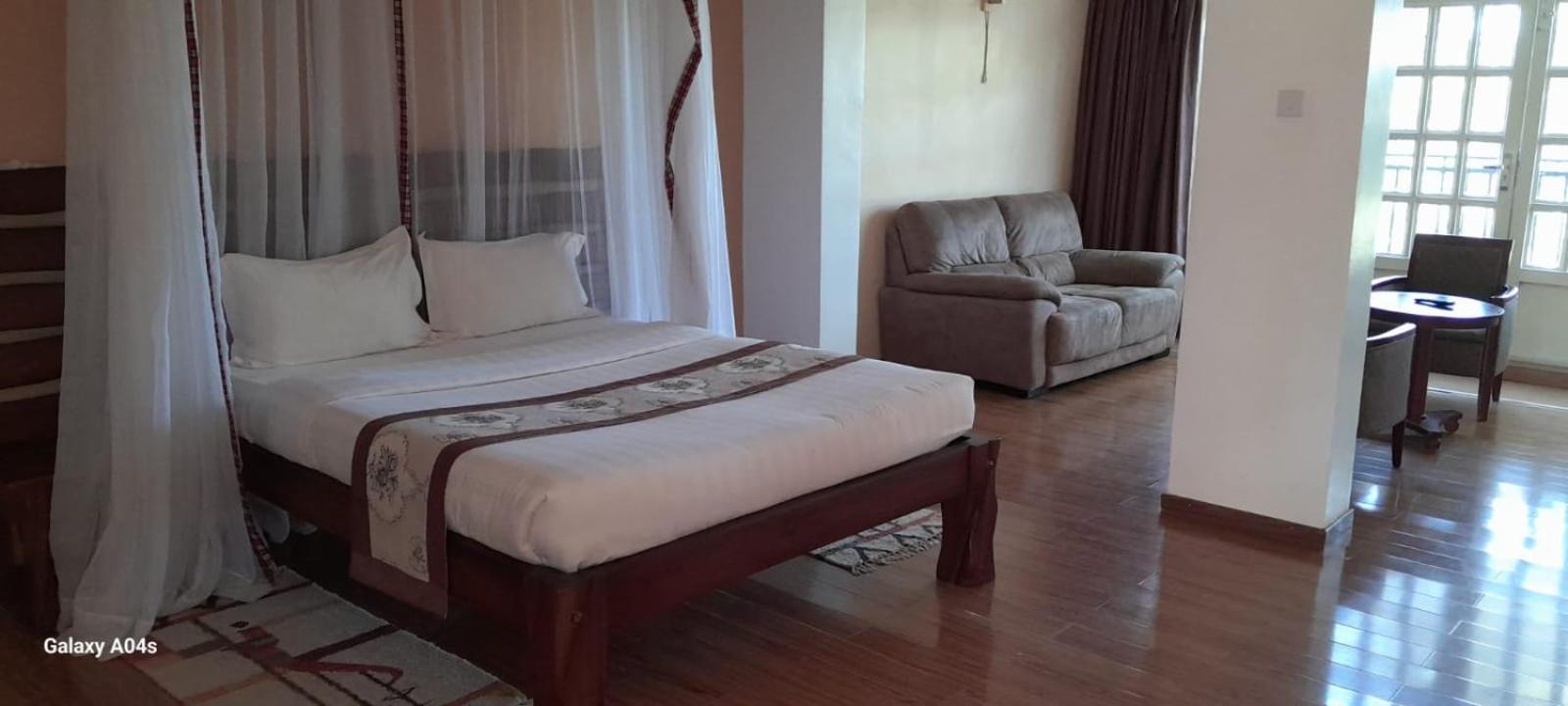 Esikar Gardens Hotel Narok Exterior photo